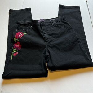 Gloria Vanderbilt Amanda Women's Black Jeans with Rose decor Size 12 High rise
